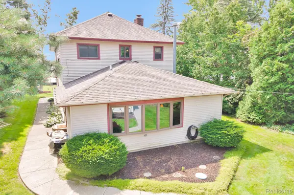 429 Edgewater, Algonac, MI 48001