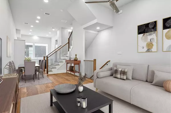 Dallas, TX 75203,381 E Greenbriar Lane #1004