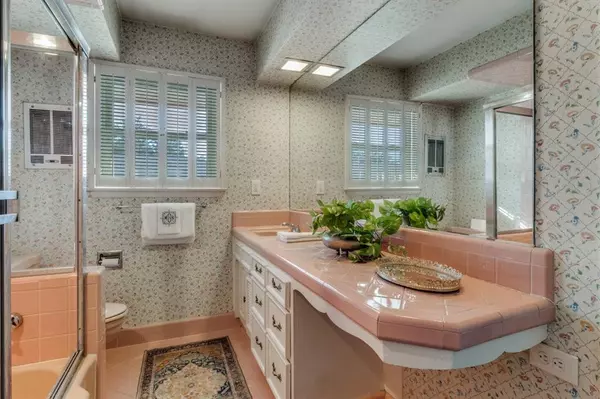 Dallas, TX 75225,6130 Bandera Avenue #C