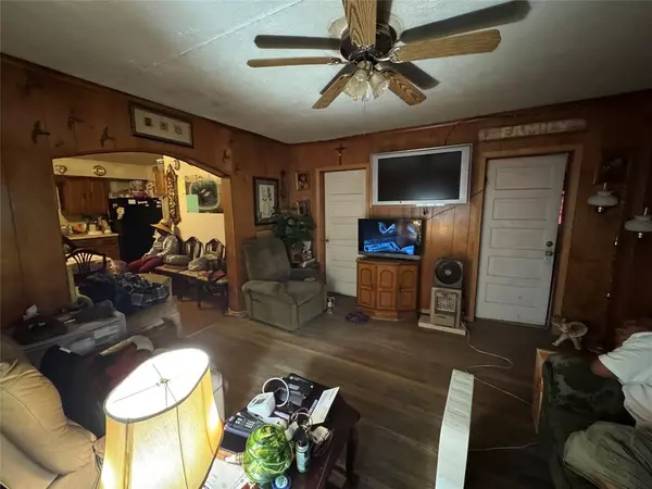 Dallas, TX 75212,3831 Bernal