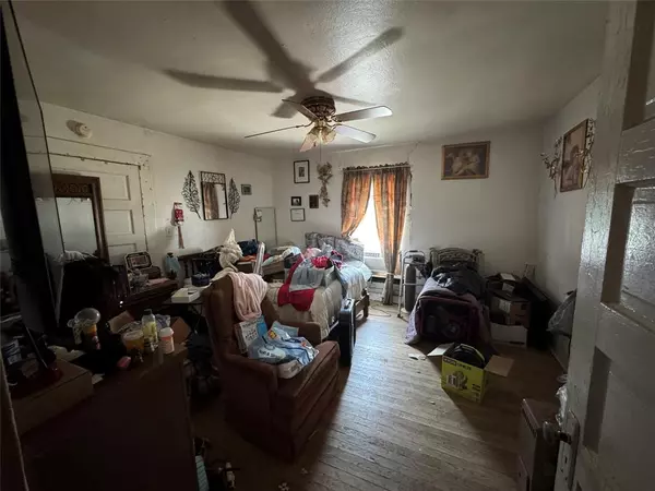 Dallas, TX 75212,3831 Bernal