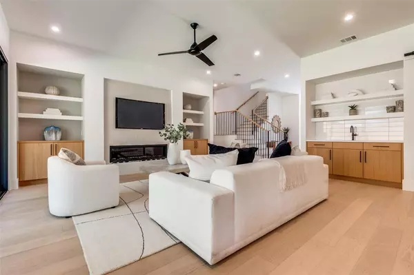 Dallas, TX 75209,5321 Emerson Avenue