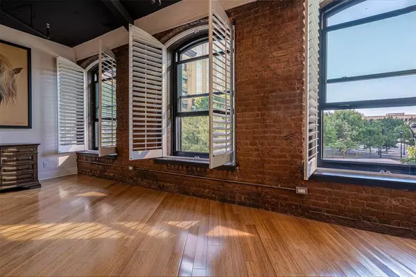 Fort Worth, TX 76102,910 Houston Street #204