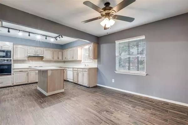 Dallas, TX 75238,10430 Vistadale Drive