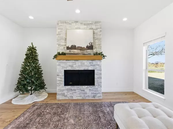 Gunter, TX 75058,828 Old Tioga Road