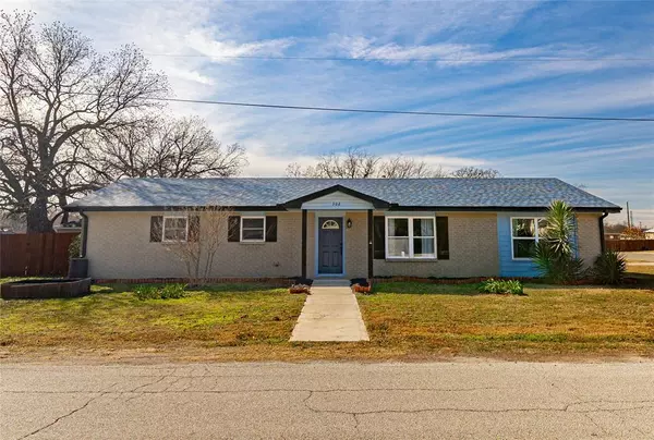 302 E Washington Street, Alvord, TX 76225