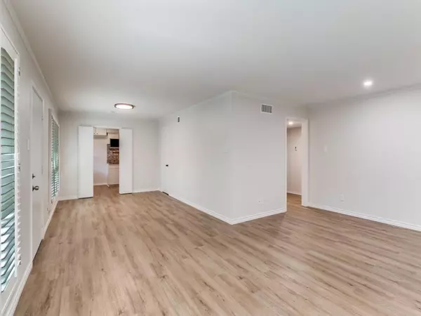 Dallas, TX 75230,11108 Valleydale Drive #B