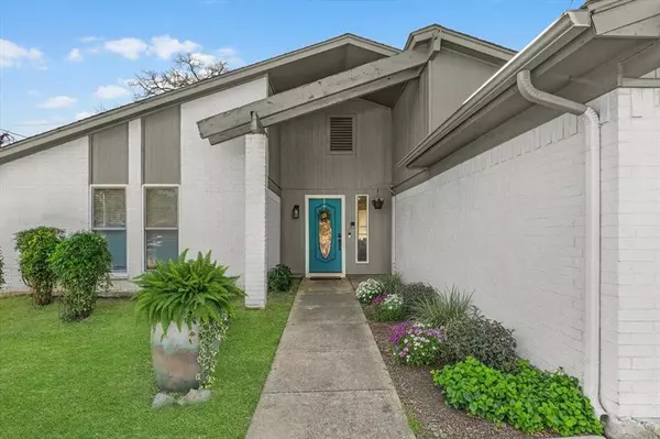 4704 Burning Springs Drive, Arlington, TX 76017