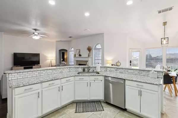 Mansfield, TX 76063,707 Bayshore Drive