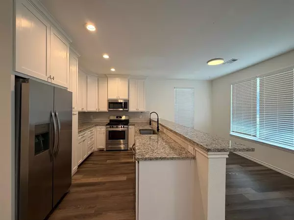 Denison, TX 75020,613 W Parnell