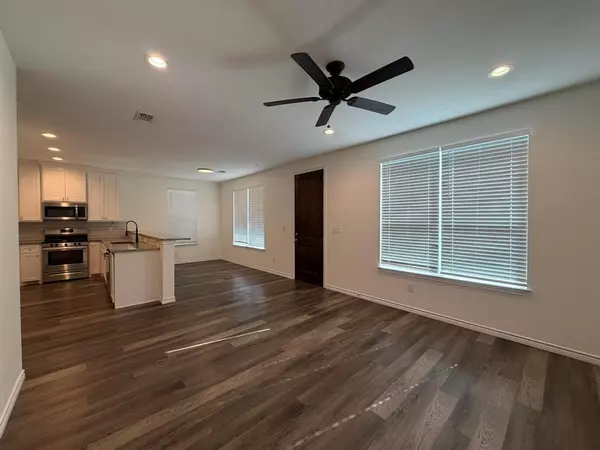 Denison, TX 75020,613 W Parnell