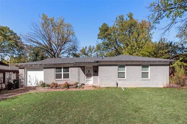 5017 Roxie Street, Haltom City, TX 76117