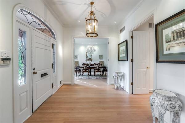 5865 Farquhar Lane, Dallas, TX 75209