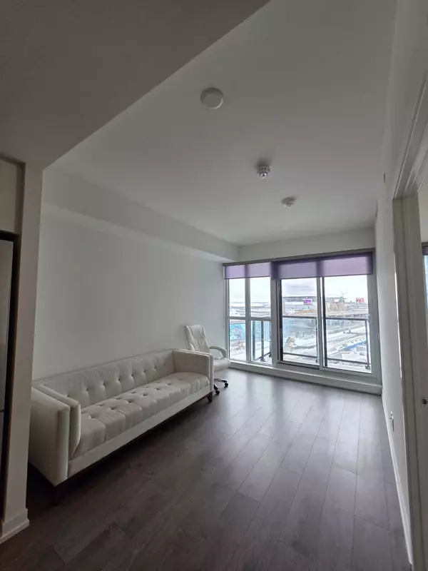 Toronto C01, ON M6K 0B2,49 East Liberty ST #604