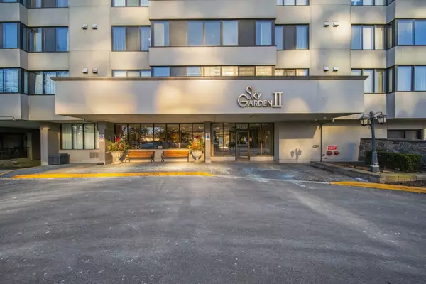 Toronto E05, ON M1W 3P6,2330 Bridletowne CIR #2212