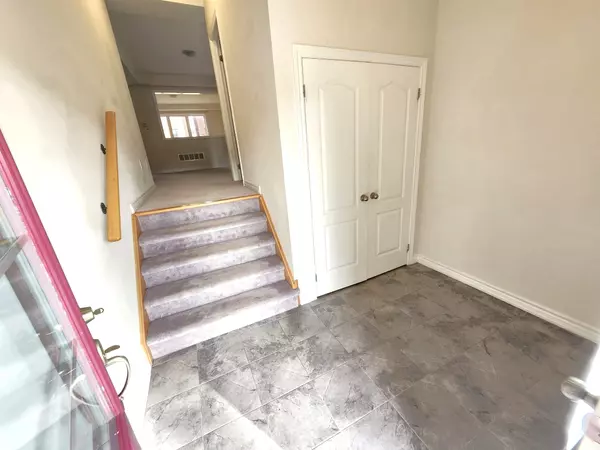 Oshawa, ON L1H 8L7,1909 Don White CT