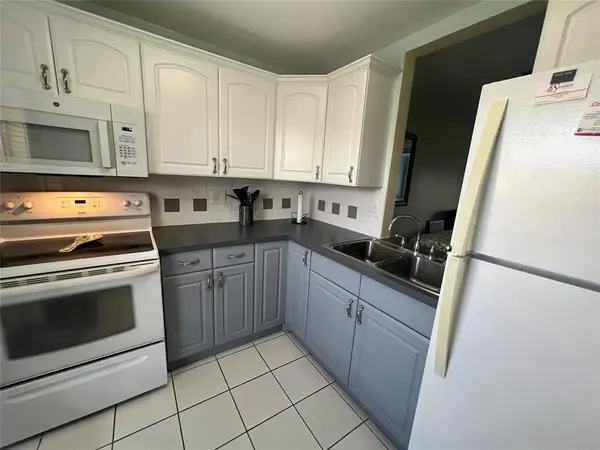 Tamarac, FL 33319,5750 NW 64th Ave #208