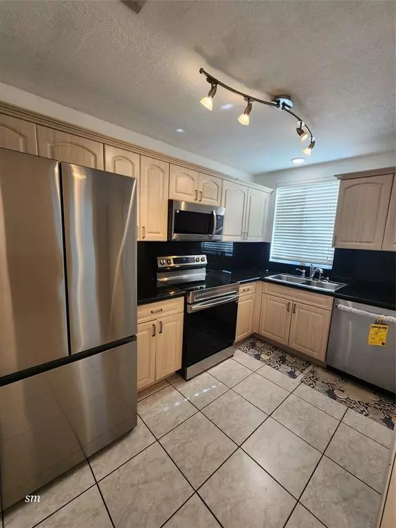 Hollywood, FL 33023,119 Hidden Court Rd