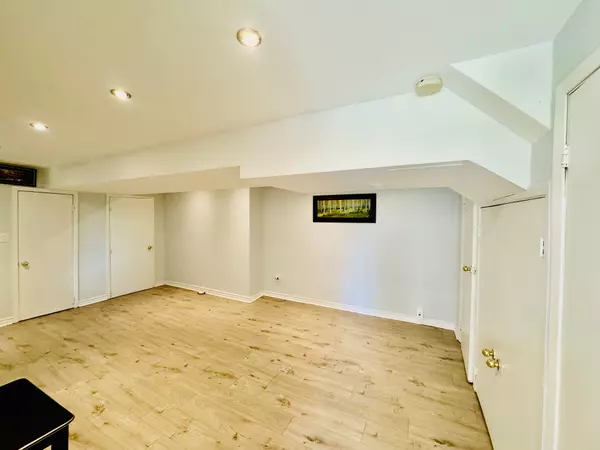 Richmond Hill, ON L4C 2C2,272 Essex (Work Out Basement) AVE