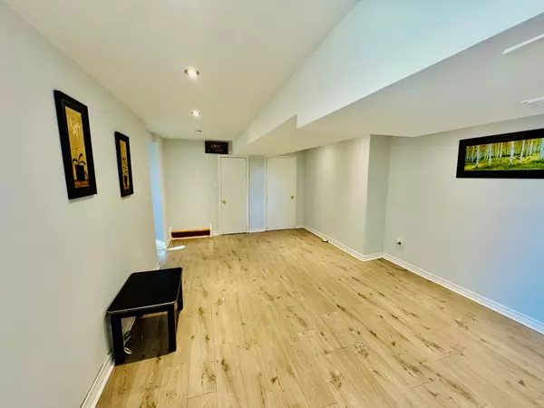 Richmond Hill, ON L4C 2C2,272 Essex (Work Out Basement) AVE