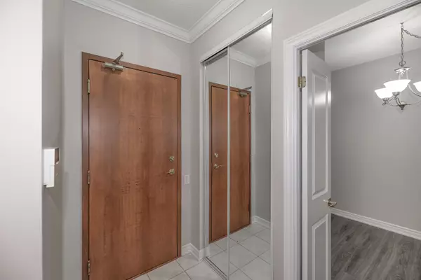 Oakville, ON L6J 7V9,60 Old Mill RD #205