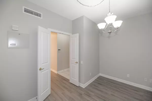 Oakville, ON L6J 7V9,60 Old Mill RD #205