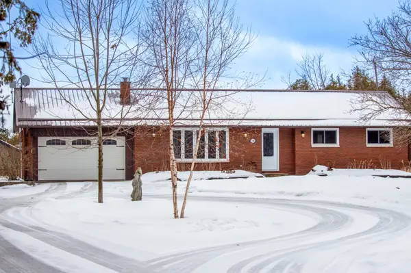 2105 Deer Bay RD, Selwyn, ON K0L 2H0