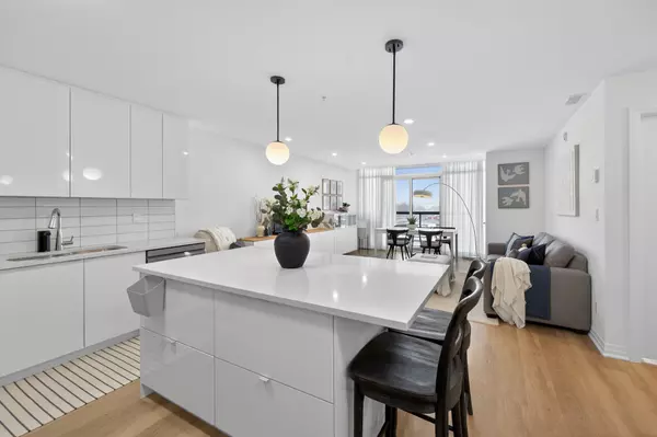 Hamilton, ON L8B 2A4,5 Hamilton ST N #503