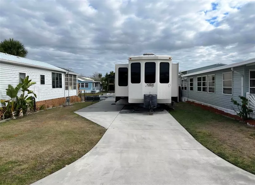 18 Shell Rd, Okeechobee, FL 34974