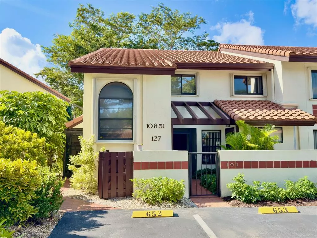 Boynton Beach, FL 33437,10851 Palm Lake Ave #201