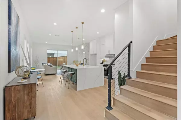 Dallas, TX 75214,221 S Henderson Avenue