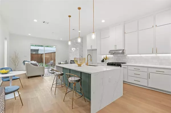 Dallas, TX 75214,221 S Henderson Avenue