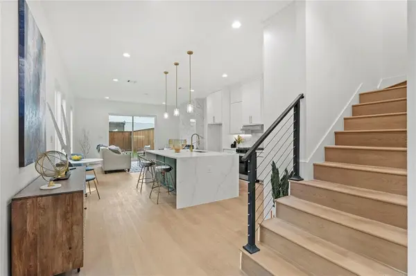 Dallas, TX 75214,219 S Henderson Avenue