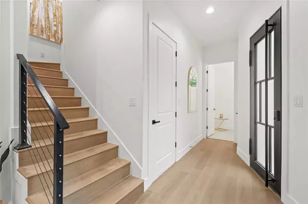 Dallas, TX 75214,219 S Henderson Avenue