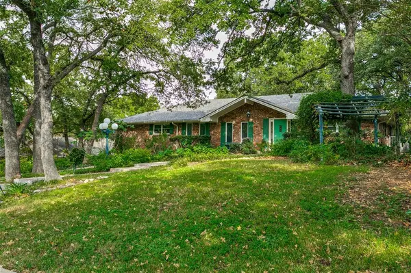 1309 Driftwood Drive, Euless, TX 76040