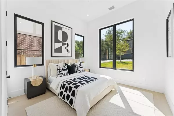 Dallas, TX 75214,7111 Coronado Avenue