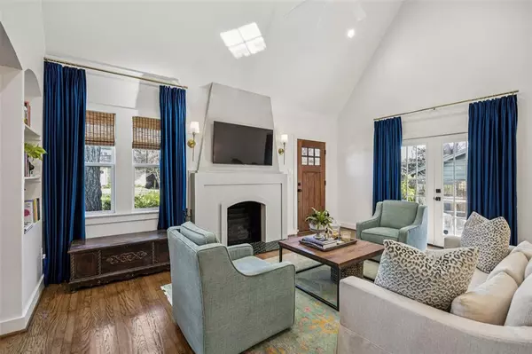 Dallas, TX 75235,5019 Stoneleigh Avenue