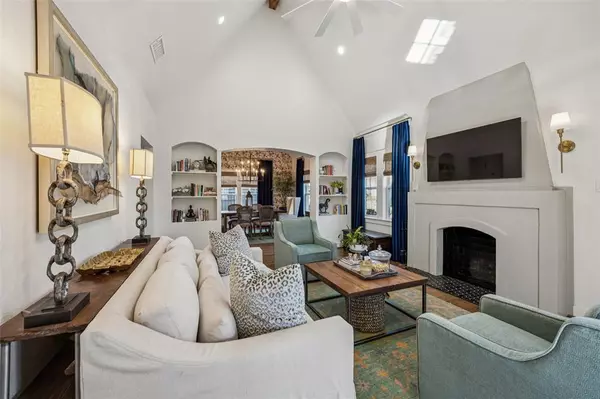 Dallas, TX 75235,5019 Stoneleigh Avenue