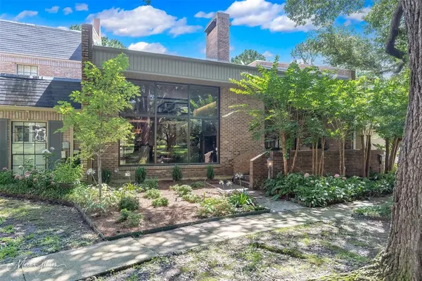 Shreveport, LA 71106,300 Pierremont Road #18