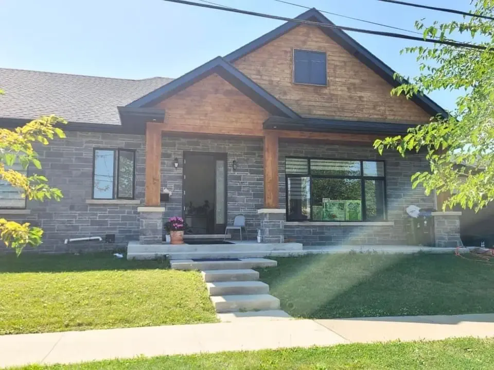 Toronto W04, ON M9N 3L2,24 Howbert DR