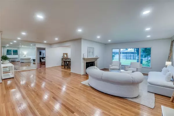 Fort Worth, TX 76116,6218 Kenwick Avenue