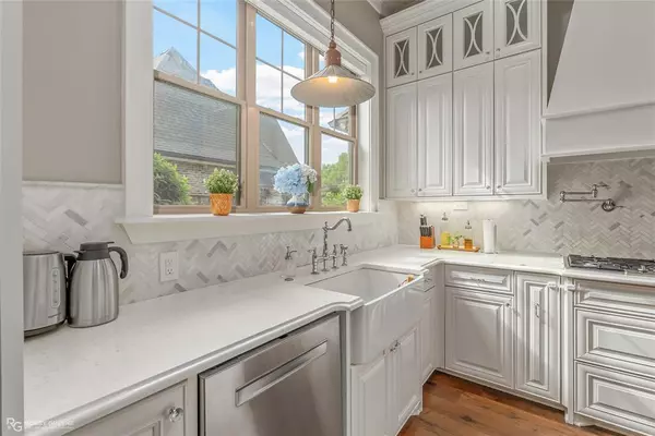 Bossier City, LA 71111,106 Vieux Carre