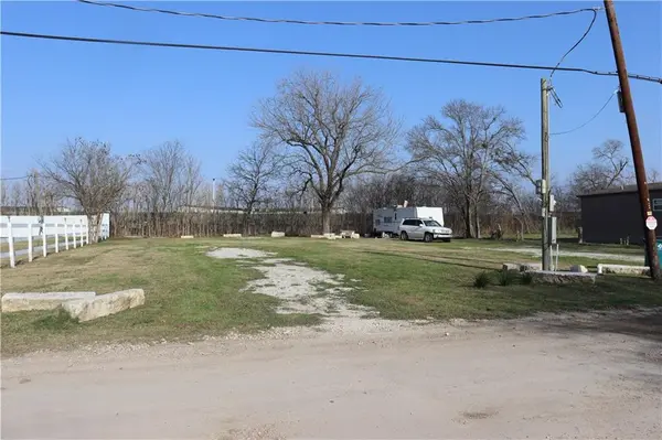 Mart, TX 76664,310 W Burleson