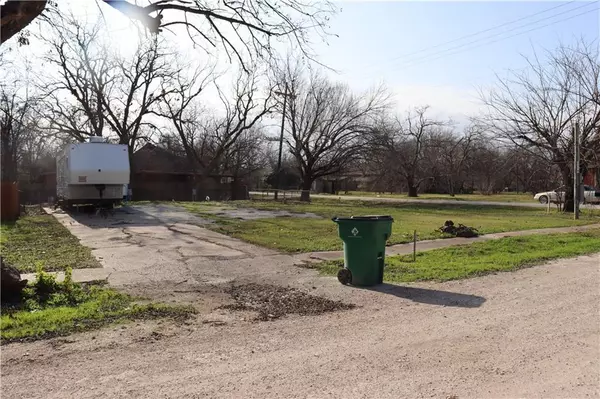 Mart, TX 76664,502 E Navarro Street