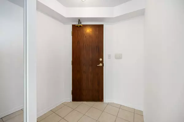 Richmond Hill, ON L4B 4P6,51 Baffin CT #420