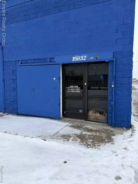 Detroit, MI 48227,15832 Plymouth RD