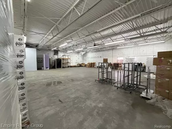 Detroit, MI 48227,15832 Plymouth RD