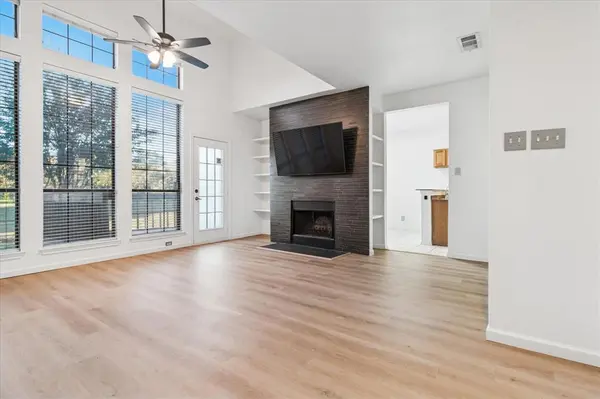 Irving, TX 75063,211 Cimarron Trail #4