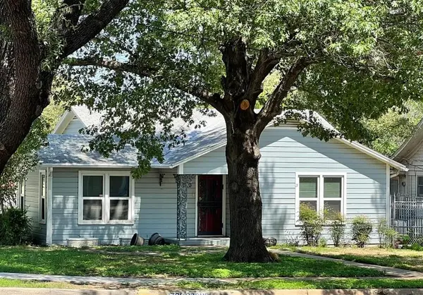 1720 Grand Avenue, Fort Worth, TX 76164