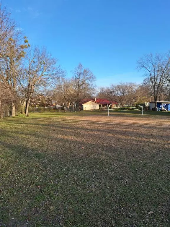 Wolfe City, TX 75496,509 S San Antonio Street